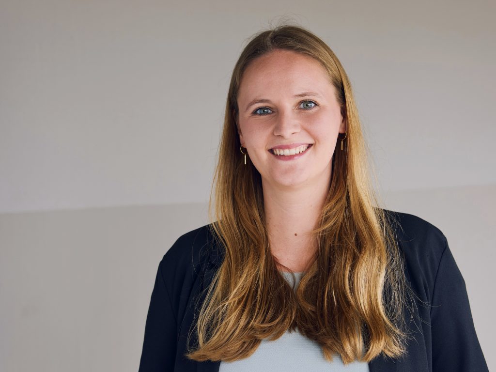 Daten entwickeln sich zunehmend zu einer zentralen immateriellen Ressource in der Unternehmenskommunikation. Dennoch werden sie bislang häufig nicht konsequent für die Entscheidungsfindung genutzt – stattdessen dominieren Erfahrung und Intuition. Um dies zu verändern, braucht es ein Verständnis darüber, was eine datengetriebene Kultur ausmacht.