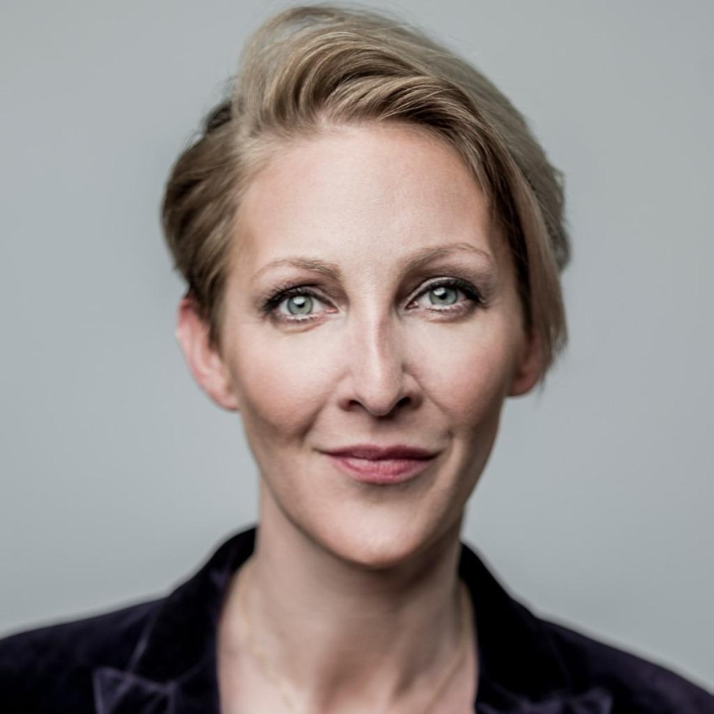 Atruvia ist der Digitalisierungspartner der genossenschaftlichen FinanzGruppe – und, wie Julia Heymann selbst schmunzelnd sagt, „das größte IT-Unternehmen in Deutschland, das keiner kennt